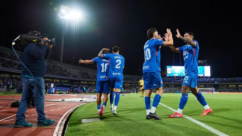 ¿El dueño de CU? Cruz Azul acecha marca de Pumas como local en el Olímpico Universitario