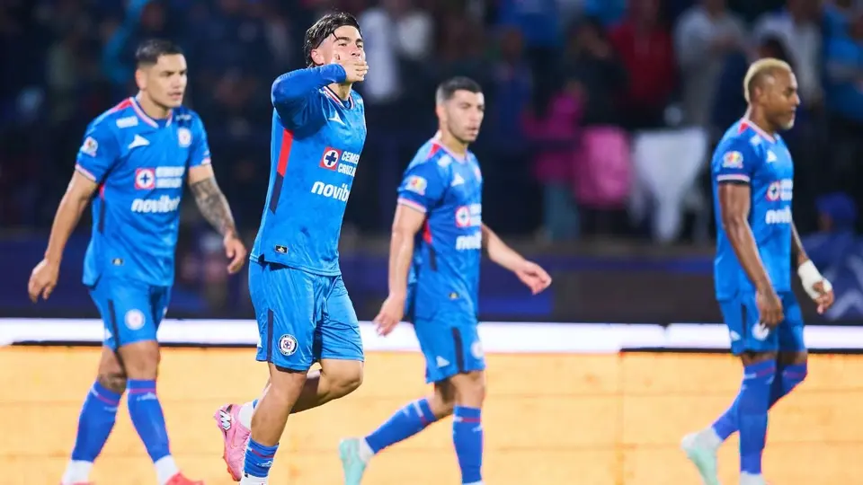 Cruz Azul, con lo justo, vence a Toluca y se acerca al liderato del Apertura 2025