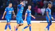 Cruz Azul, con lo justo, vence a Toluca y se acerca al liderato del Apertura 2025