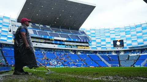Faitelson arremete contra jugadores del Puebla - Chivas por disputar partido en cancha desastrosa