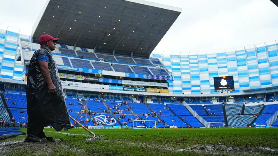 Faitelson arremete contra jugadores del Puebla - Chivas por disputar partido en cancha desastrosa