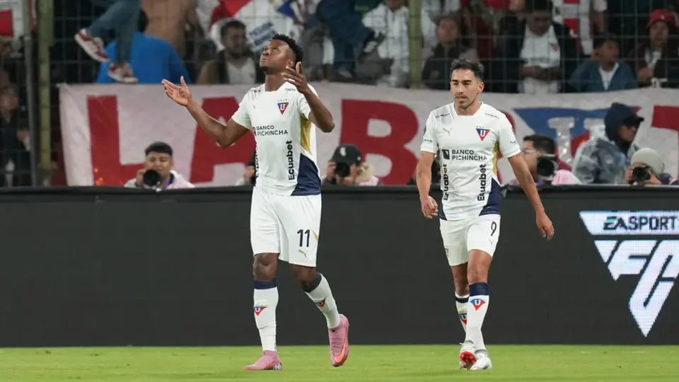 ¡Importante ventaja! L.D. Universitaria de Quito derrotó 2-0 a São Paulo