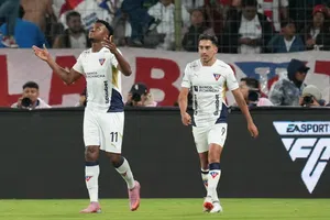 ¡Importante ventaja! L.D. Universitaria de Quito derrotó 2-0 a São Paulo