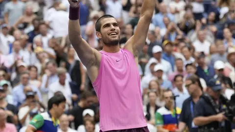 Carlos Alcaraz elimina a Novak Djokovic en el US Open y ya está instalado en la Final