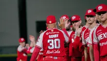 Diablos Rojos caen ante los Piratas en el Juego 3 y se alejan de la Serie del Rey