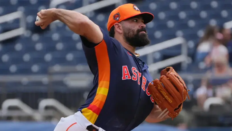 El mexicano José Urquidy regresa a la MLB
