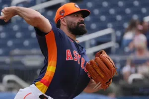 El mexicano José Urquidy regresa a la MLB