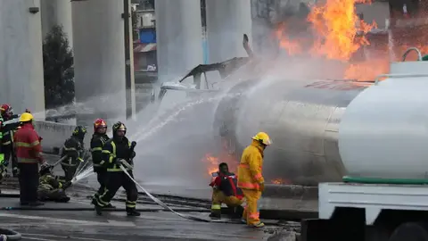 Se eleva a 10 la cifra de fallecidos por explosión de pipa en Puente de la Concordia, Iztapalapa