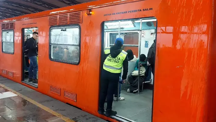 Metro reporta retrasos en todas las líneas por intensas lluvias en CDMX
