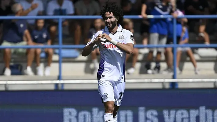Anderlecht sucumbe ante Union Saint-Gilloise con dos hombres menos; Chino Huerta fue titular