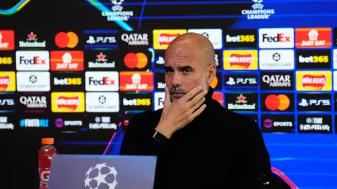 Pep Guardiola ironiza sobre Mikel Arteta y Arne Slot: 'si ganan será por el dinero que gastaron'