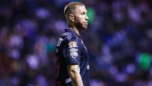 ¡La edad pesa! Sergio Ramos fue 'exhibido' en el primer gol de Puebla