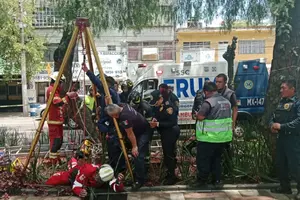 ¿Qué provocó el socavón donde cayó una mujer en la GAM, CDMX?