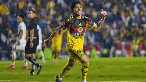 Álvaro Fidalgo reacciona al gol de Zendejas: ‘Esta loco el enano’