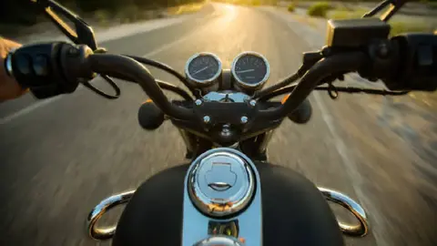 CDMX: ¿Cuál es la única razón para que las motocicletas circulen entre los carros?