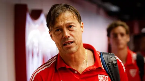 Afición de Chivas le pide a la de Sevilla que "lleven a la luna" a Matías Almeyda