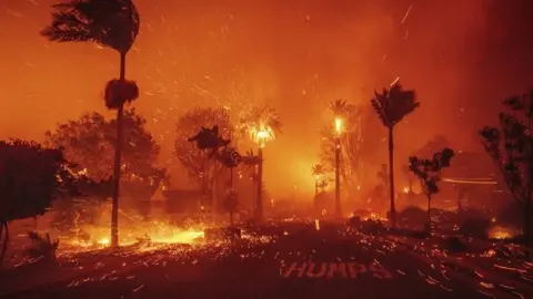 Arrestan a un hombre por provocar el mortal incendio de Pacific Palisades en California