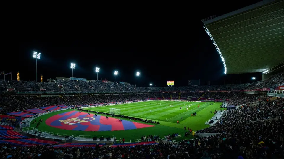 Autoridades ven al Barcelona jugando en el Montjuic por 'unos meses más'