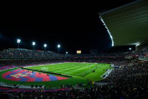 Autoridades ven al Barcelona jugando en el Montjuic por 'unos meses más'