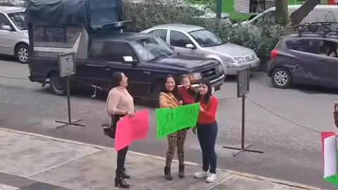 Mujer en Toluca celebra su divorcio con banda y video se vuelve viral