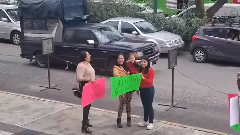 Mujer en Toluca celebra su divorcio con banda y video se vuelve viral