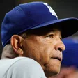 Dave Roberts, manager de Dodgers, muestra arrepentimiento tras jugar con pelotero lesionado