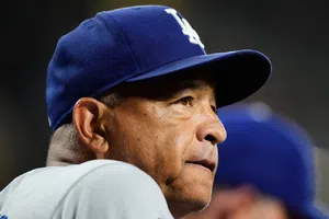 Dave Roberts, manager de Dodgers, muestra arrepentimiento tras jugar con pelotero lesionado