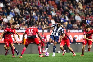 Xolos y Rayados empatan en frenético partido para cerrar la Jornada 12