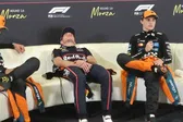 Max Verstappen casi 'dormido' habla sobre la polémica de McLaren: "No es mi problema"