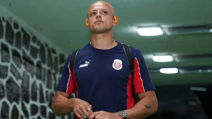 Chicharito Hernández conmueve al compartir emotivo momento con su hijo Noah en redes sociales