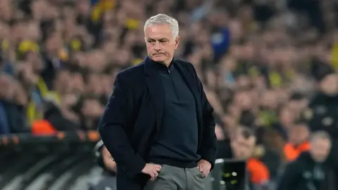 José Mourinho desea llegar al West Ham, exequipo de Edson Álvarez