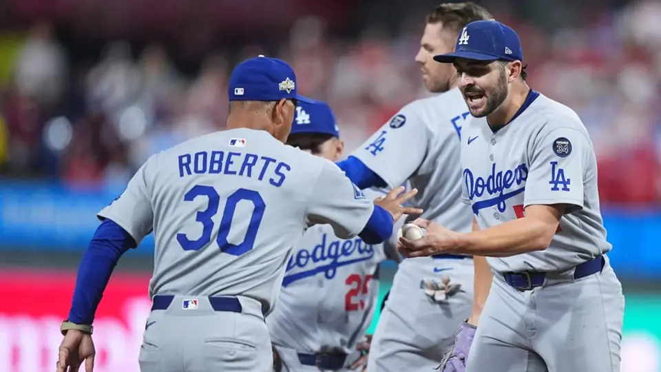 Snell brilla y el bullpen de Dodgers frena remontada de Filis