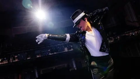 Despiden a hombre por imitar a Michael Jackson en el trabajo