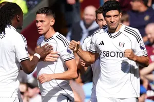 ¡Volvió Raúl! El mexicano anotó el primer gol del Fulham ante Aston Villa