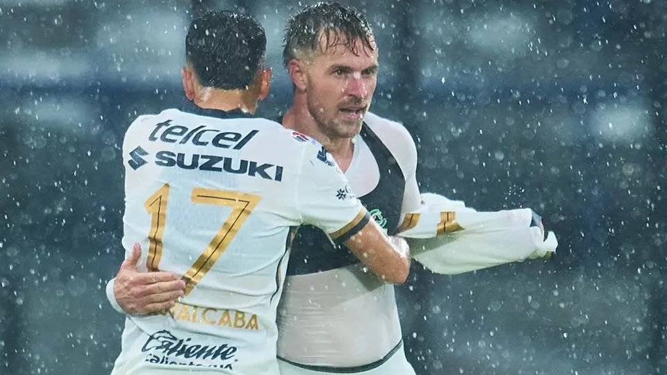 Aaron Ramsey lloró tras anotar su primer gol con Pumas, reveló Efraín Juárez