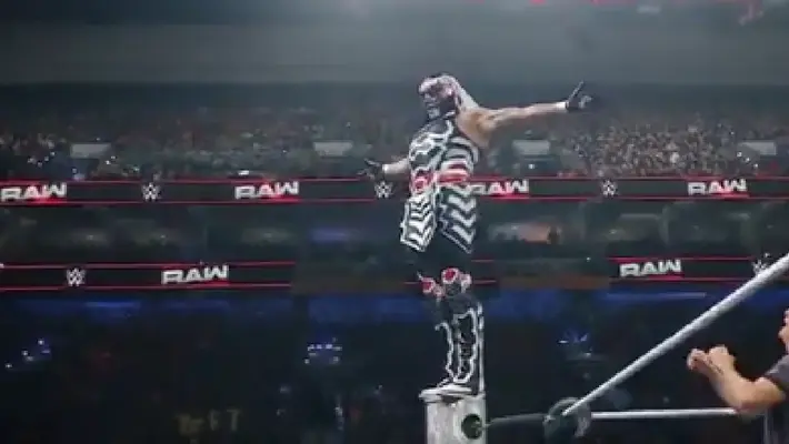 ¡Apareció el ‘destructor mexicano’! Penta Zero Miedo vence a Xavier Woods en RAW