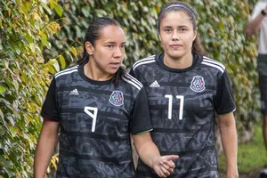 Charlyn Corral y Lizbeth Ovalle fueron nominadas a mejor jugadora de la concacaf