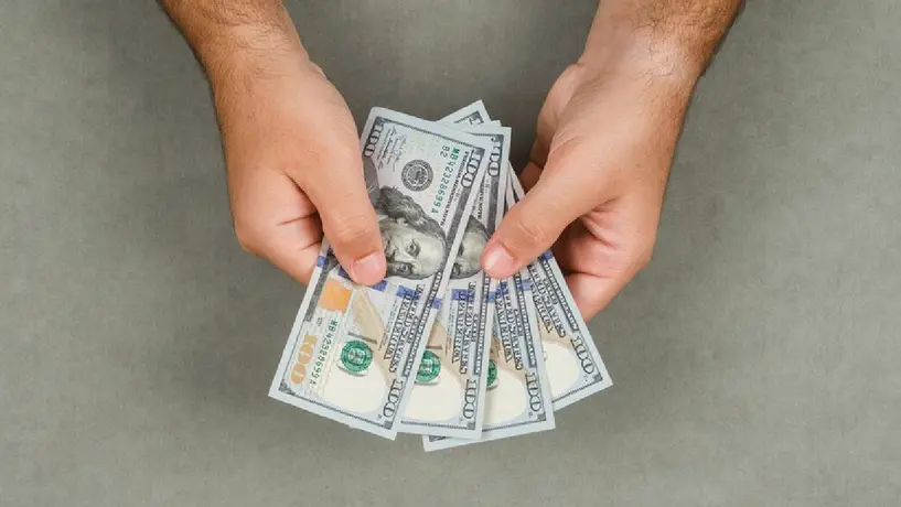 ¿Vas a cambiar dólares? El peso cierra bien este jueves 21 de agosto