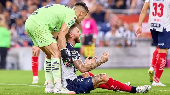 "Ramón Juárez y Hugo González le acabaron la carrera": Afición se burla de Sergio Ramos tras ser exhibido en Liga MX