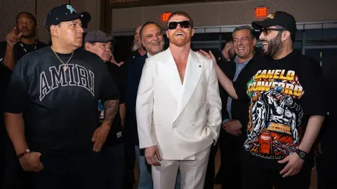 Canelo Álvarez amenaza a Crawford ‘En el ocho, probablemente en ese se va’