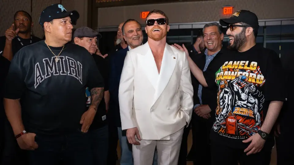 Canelo Álvarez amenaza a Crawford ‘En el ocho, probablemente en ese se va’