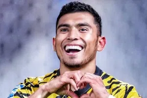 Orbelín Pineda y AEK Atenas eliminan a César Huerta y Anderlecht de Conference League