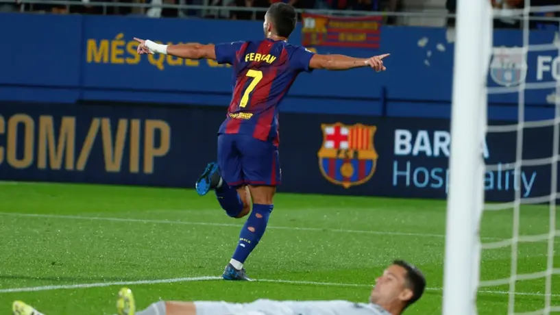 Barcelona vence 3-0 a Getafe y se mantiene cerca del Madrid en la cima de LaLiga