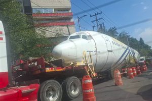 Avión ‘estacionado’ en Periférico Sur: ¿Por qué apareció un Boeing 737 en San Jerónimo?