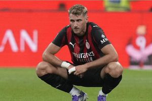 Afición del AC Milan 'castiga' a Santiago Giménez con nuevo apodo