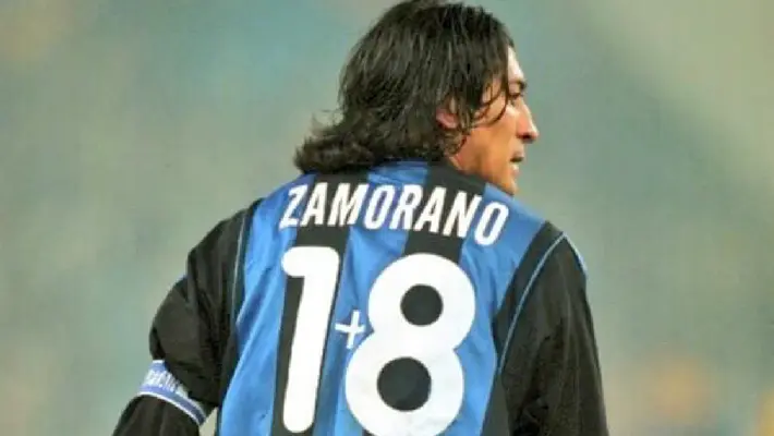 La historia detrás del 1+8 en el jersey de Iván Zamorano con el Inter de Milán