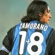 La historia detrás del 1+8 en el jersey de Iván Zamorano con el Inter de Milán