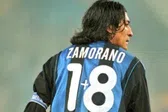 La historia detrás del 1+8 en el jersey de Iván Zamorano con el Inter de Milán