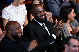 LeBron James "se declara" en bancarrota; asegura solo tener un par de miles en el banco