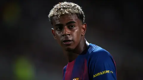 Hansi Flick pone en duda el regreso de Lamine Yamal para enfrentar al Real Madrid